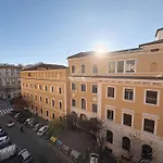 Elegantis Valentina Apartment - 1 Minute Walk To Vatican Museums
