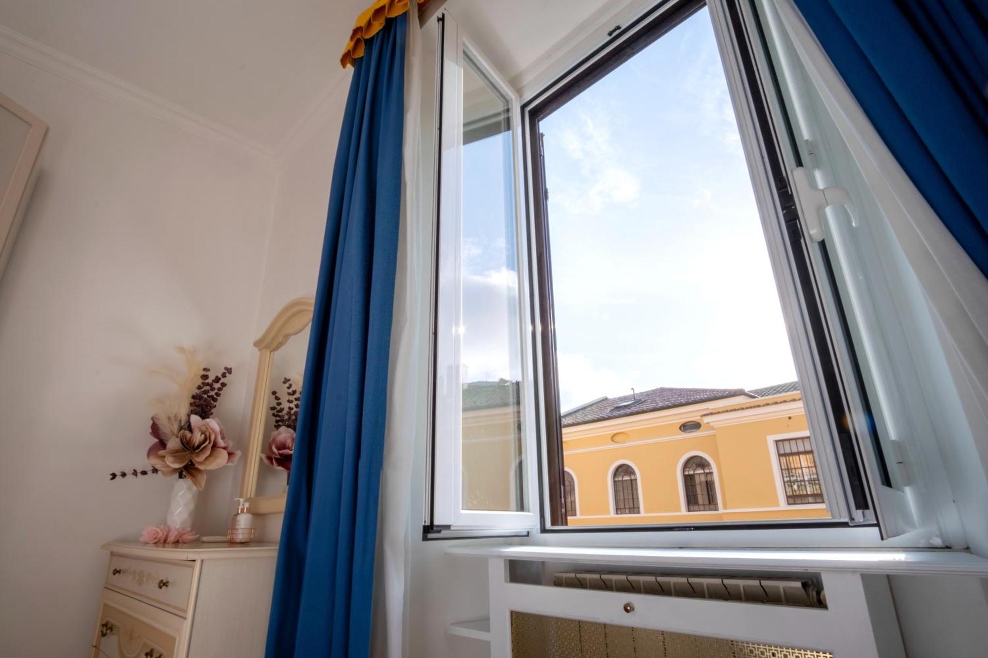 Apartment Elegantis Valentina - 1 Minute Walk To Vatican Museums Rom